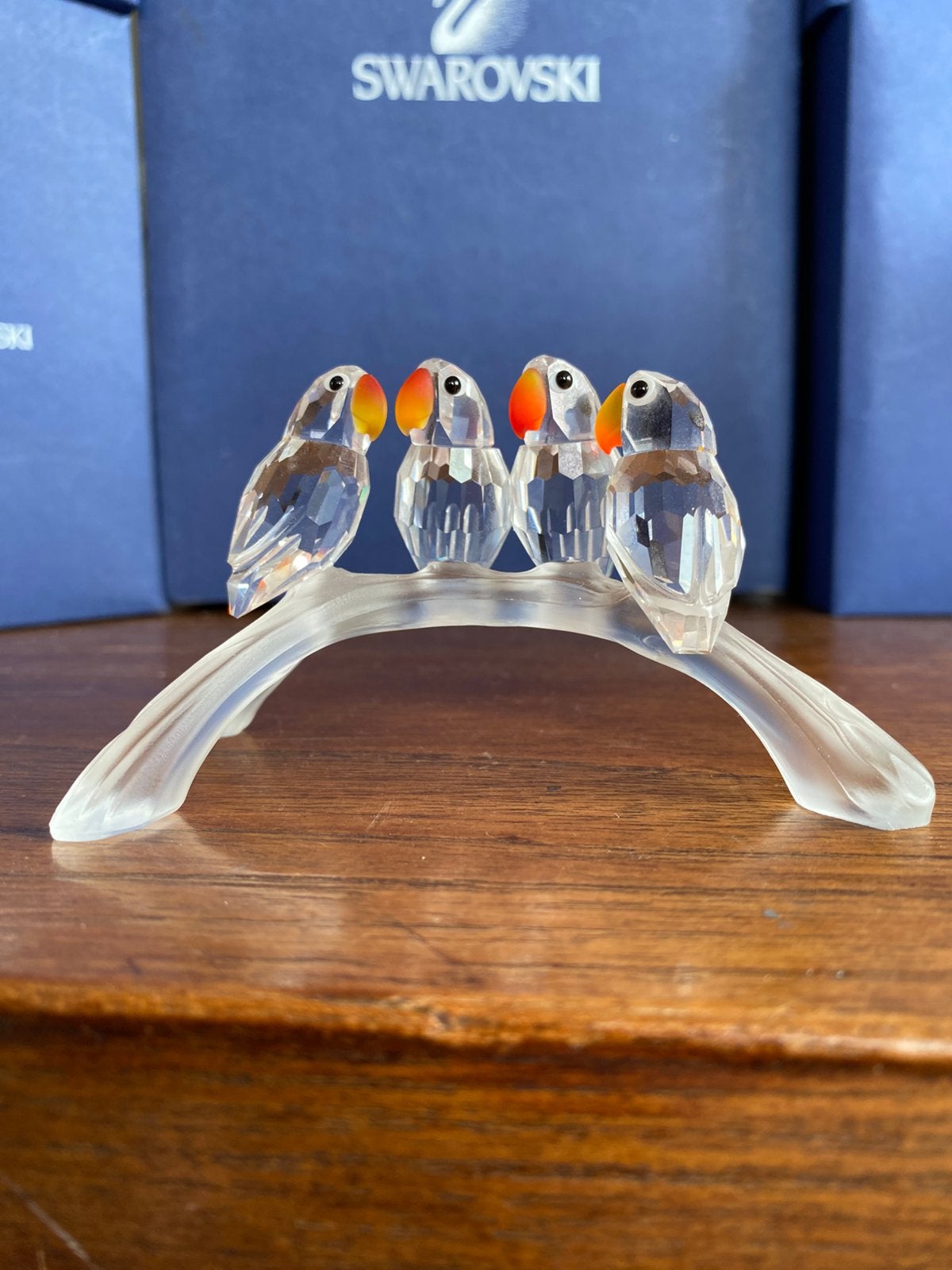 Swarovski papegaaien op stok - Zo goed als nieuw, Ophalen of Verzenden, Zo goed als nieuw, Figuurtje