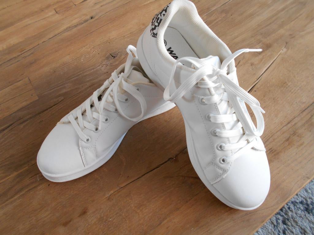 WITTE SNEAKERS MAAT 39 SCHOENEN GYMPEN, Kleding | Dames, Schoenen, Wit, Nieuw, Ophalen of Verzenden, Sneakers of Gympen