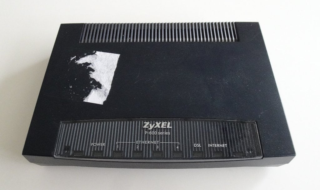 ZyXEL P-660H-D3 ADSL - Modem met Routerfunctie, Computers en Software, Ophalen, Zo goed als nieuw