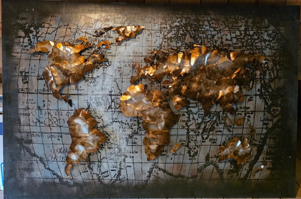 Schilderij metaal 3D Wereldkaart geel-blauw 120x80cm, Antiek en Kunst, Ophangklaar, Overige technieken, Metaal, Landschap
