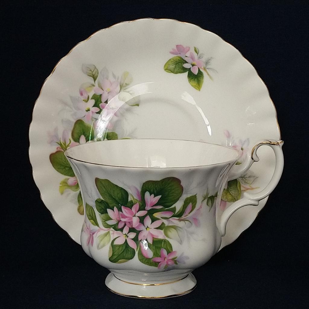 Royal Albert Mayflower - heren kop en schotel, Antiek en Kunst, Ophalen of Verzenden