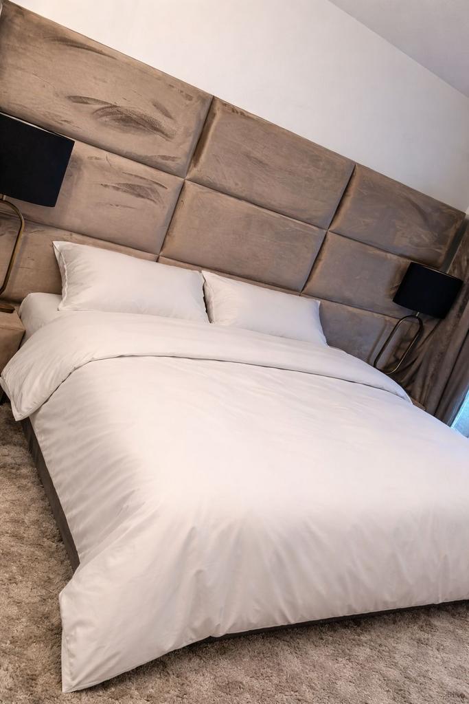Erik Kuster Look Bed - Taupe Velvet - Zo goed als nieuw, Ophalen, Erik kuster design - modern - luxe - luxury, Overige kleuren