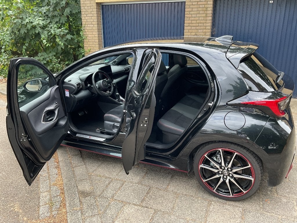 Foto 9 van Toyota Yaris 1.5 Hybrid 116pk CVT 2024 Zwart