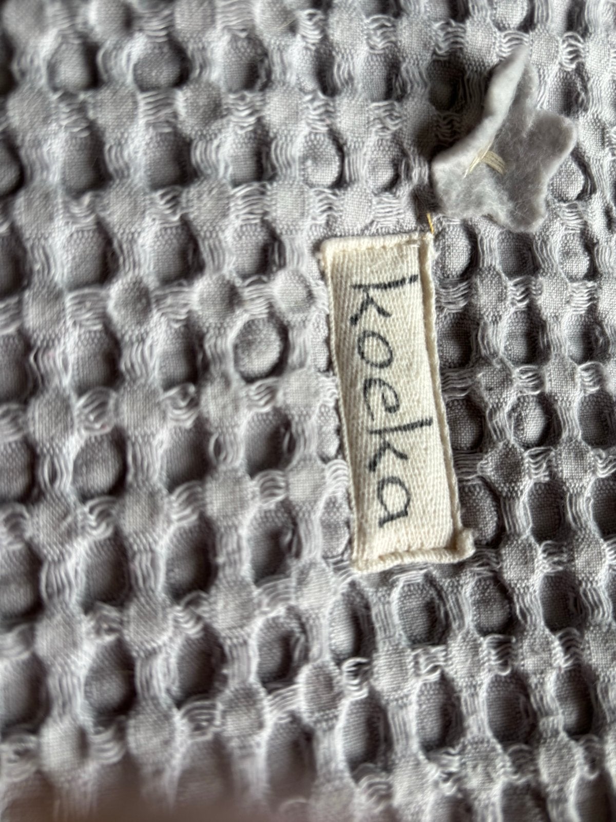 Koeka Bedomrander / Bed Bumper - Grijs Wafelstof, Jongetje of Meisje, Ophalen of Verzenden, Zo goed als nieuw, Bedomrander
