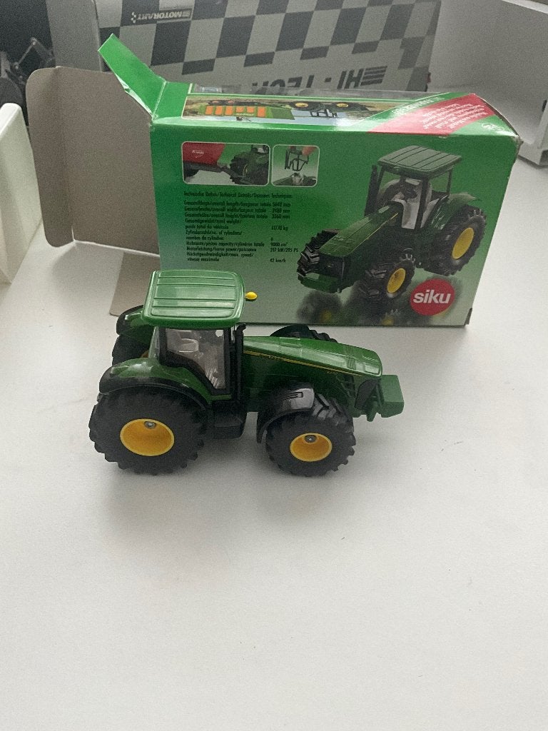 John Deere 8430, Ophalen of Verzenden, Zo goed als nieuw, Tractor of Landbouw, SIKU