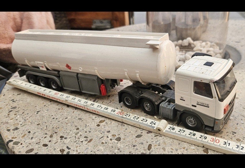 Modelvrachtwagen Tekno  Volvo met tankoplegger - Schenk, Overige merken, Gebruikt, Groter dan 1:32, Ophalen of Verzenden