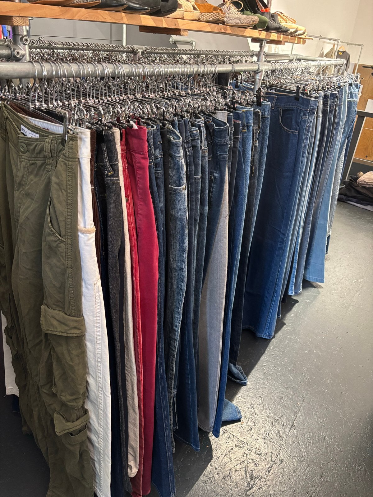 Partij 65 jeans diverse modellen, maten en merken, Kleding | Dames, Spijkerbroeken en Jeans, Ophalen of Verzenden, Zo goed als nieuw