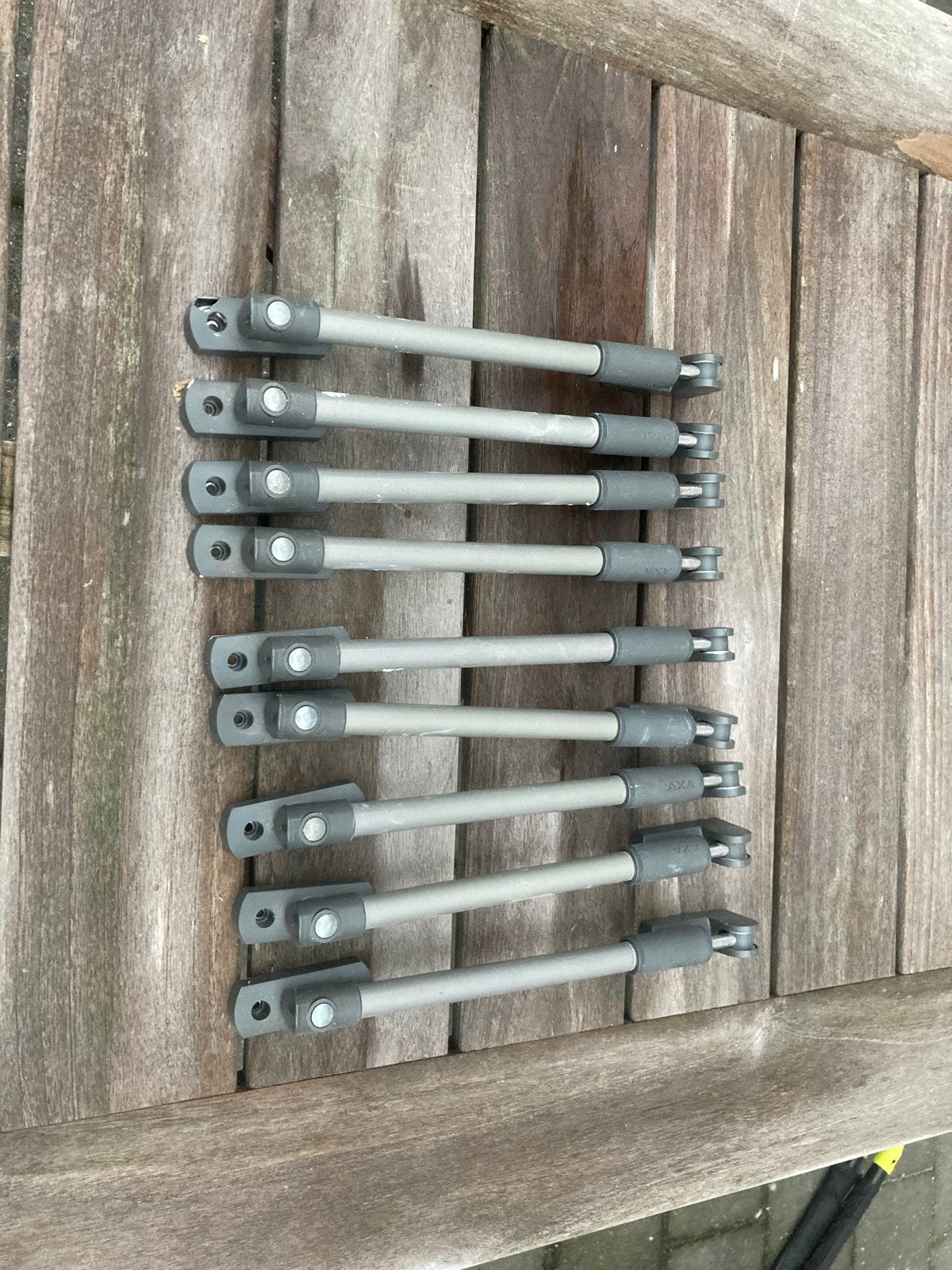 9 AXA raamuitzetters 30 cm, Ophalen, Gebruikt, Overige typen
