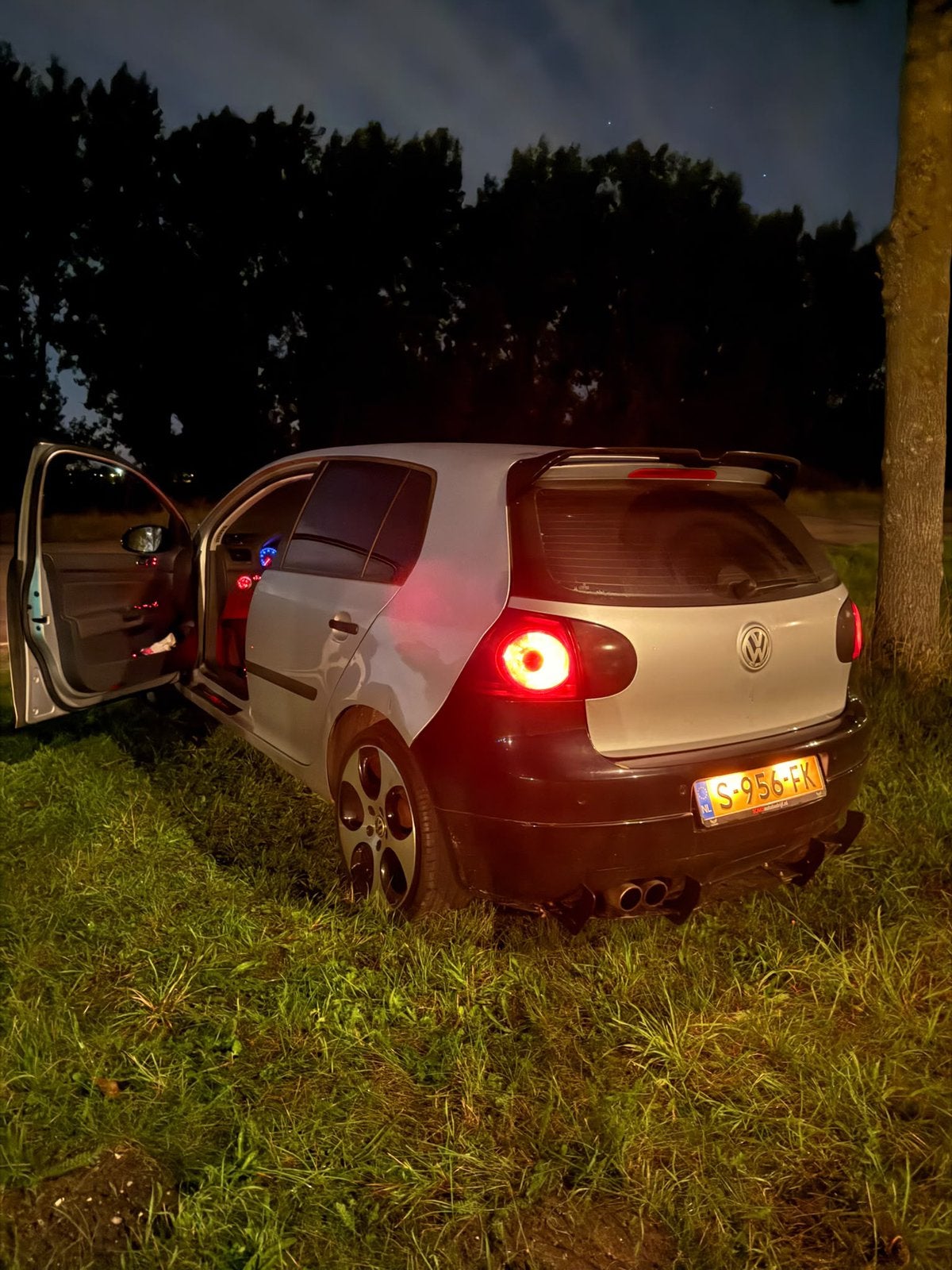 Volkswagen 2005 Grijs, Auto's, Automaat, Euro 5, 1200 kg, 1233 kg