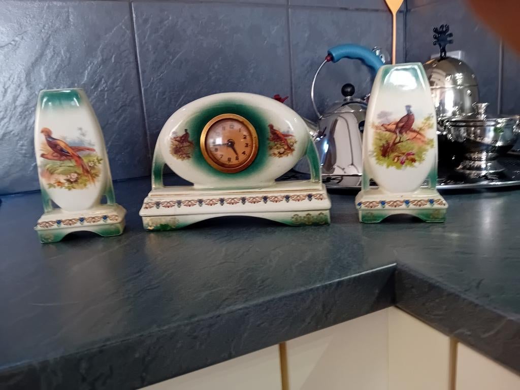 Mooi Porseleinen Art Deco Klokkenstel - Loopt Perfect, Antiek en Kunst, Antiek | Klokken, Ophalen of Verzenden