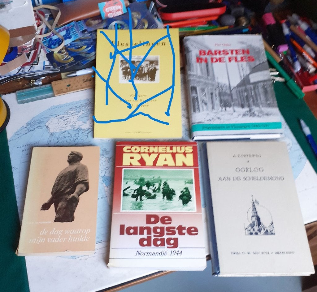 4 Oorlogs boeken W.o.:  Barsten in de fles 1945-1947  O, Verzenden, Overige soorten, Nederland, Boek of Tijdschrift