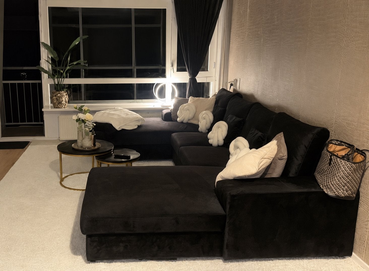 Grote zwarte hoekbank met chaise longue, Huis en Inrichting, Banken | Bankstellen, Ophalen, Hoekbank, 300 cm of meer, Zo goed als nieuw