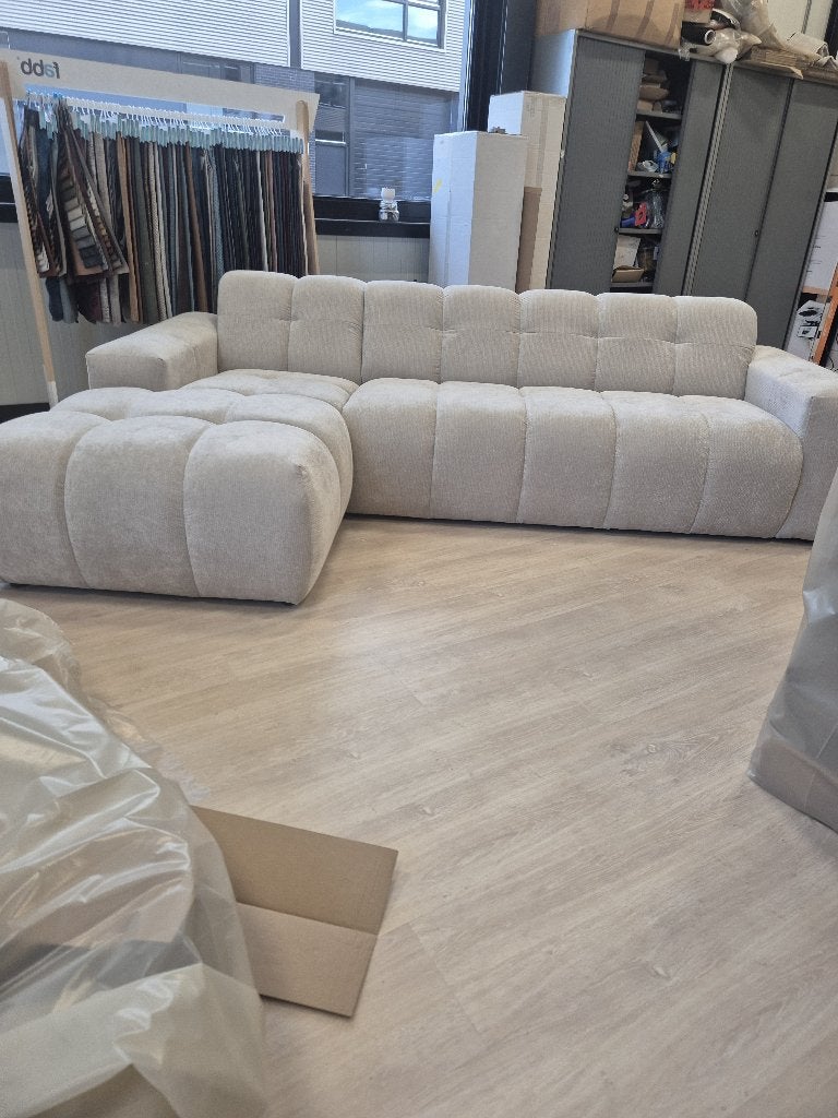 Nieuwe Chaise-Lounge bank van 1.799,- voor 899,- 280x180cm, Huis en Inrichting, Banken | Bankstellen, Ophalen, 250 tot 300 cm