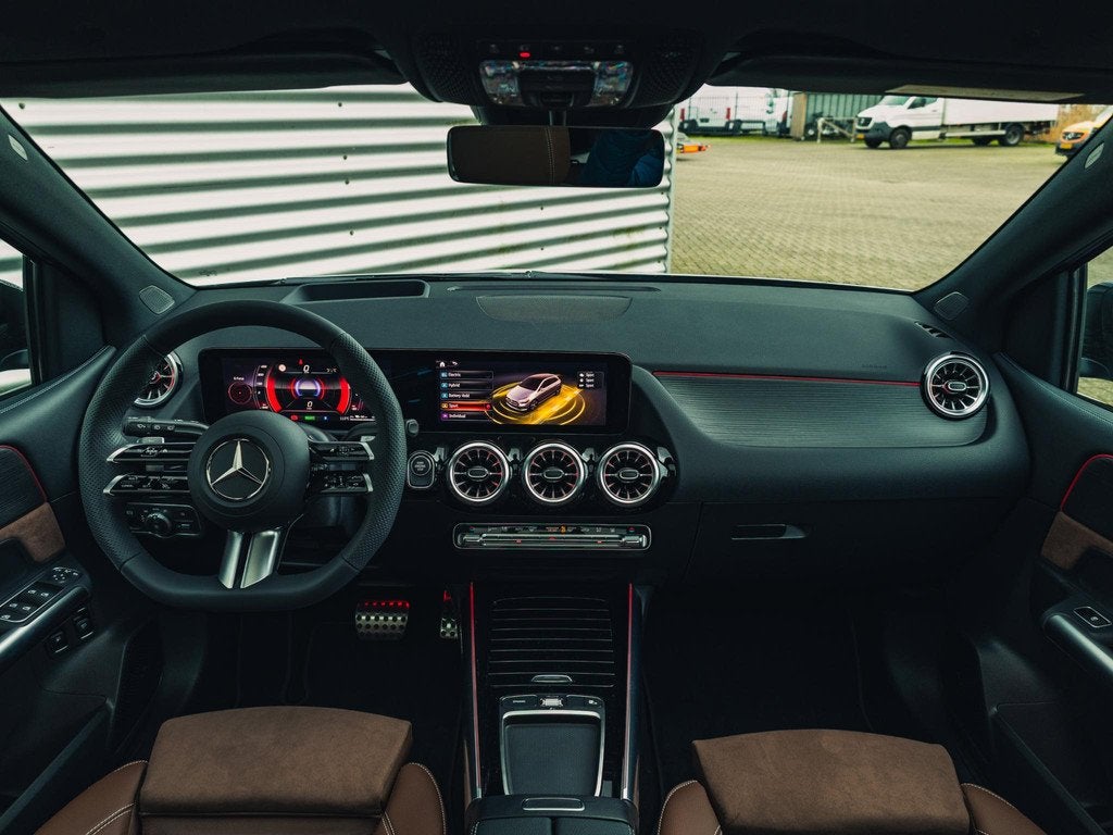 Mercedes-Benz B-Klasse 250 e Business Solution AMG, Auto's, Mercedes-Benz, Stof, 4 cilinders, 16 kWh, 1655 kg