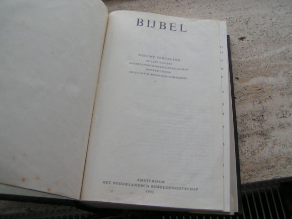 2 Oude Bijbels van 1913 en 1951, Ophalen of Verzenden