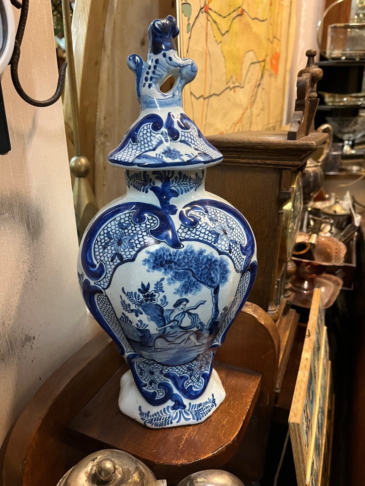 Grote Delfts blauwe vaas met deksel - wel wat chipjes, Antiek en Kunst, Antiek | Vazen, Ophalen of Verzenden