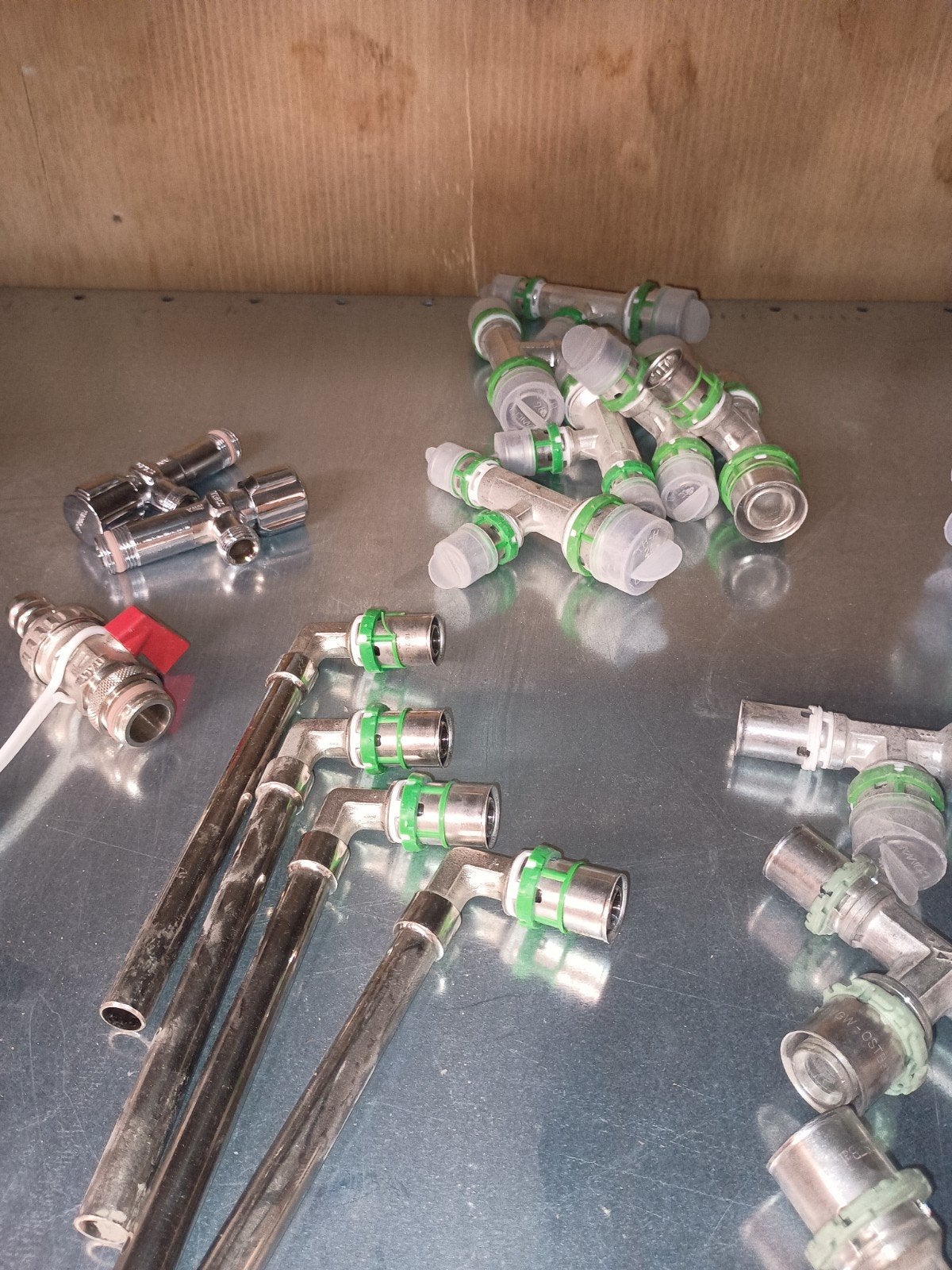 Diverse koppelingen en buizen voor waterinstallaties, Overige materialen, Overige typen, Nieuw, Minder dan 2 meter