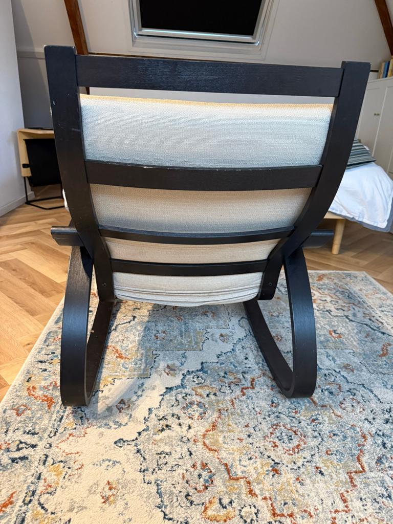 Comfortabele Schommelstoel met Zwarte Frame en Lichte Kussen, Huis en Inrichting, Ophalen, Gebruikt, Zwart, Eén