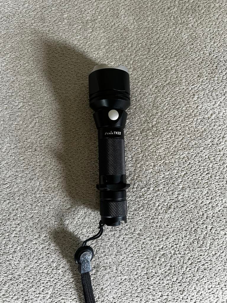 Fenix TK22 zaklamp - Nieuw 1x gebruikt, Ophalen of Verzenden, Nieuw, Accu
