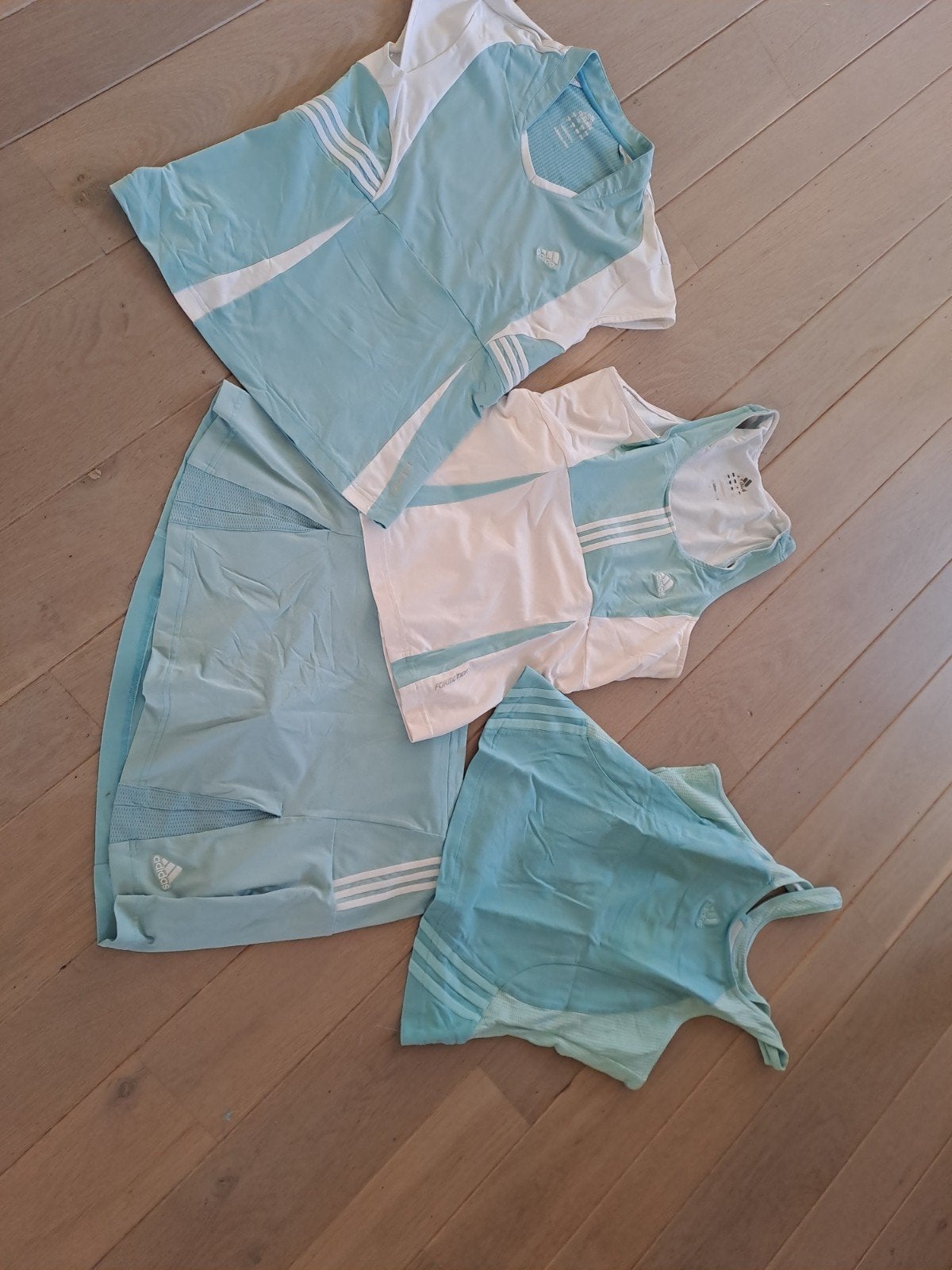 Adidas sportkleding set - lichtblauw en wit, Maat 38/40 (M), Ophalen of Verzenden, Blauw, Adidas