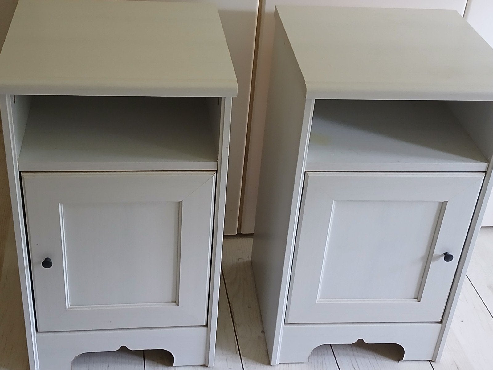 Set van 2 nachtkastjes met deurtje en open vak, Gebruikt, Minder dan 45 cm, Hout, 55 tot 70 cm