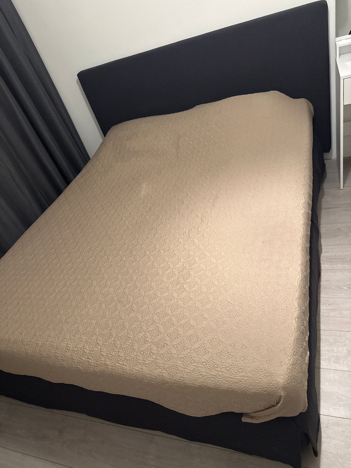 Comfortabel tweepersoonsbed met hoofdbord, Ophalen, Gebruikt, Zwart, Tweepersoons