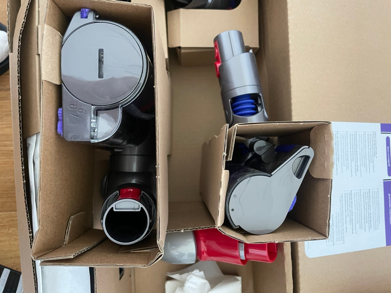 Dyson v12 accessories, Witgoed en Apparatuur, Stofzuigers, Ophalen of Verzenden, Zo goed als nieuw, Dyson, Reservoir