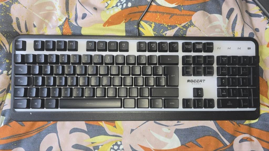 ROCCAT Magma RGB (QWERTZ / DUITSE LAYOUT), Computers en Software, Toetsenborden, Gebruikt, Ophalen of Verzenden, Qwerty, ROCCAT