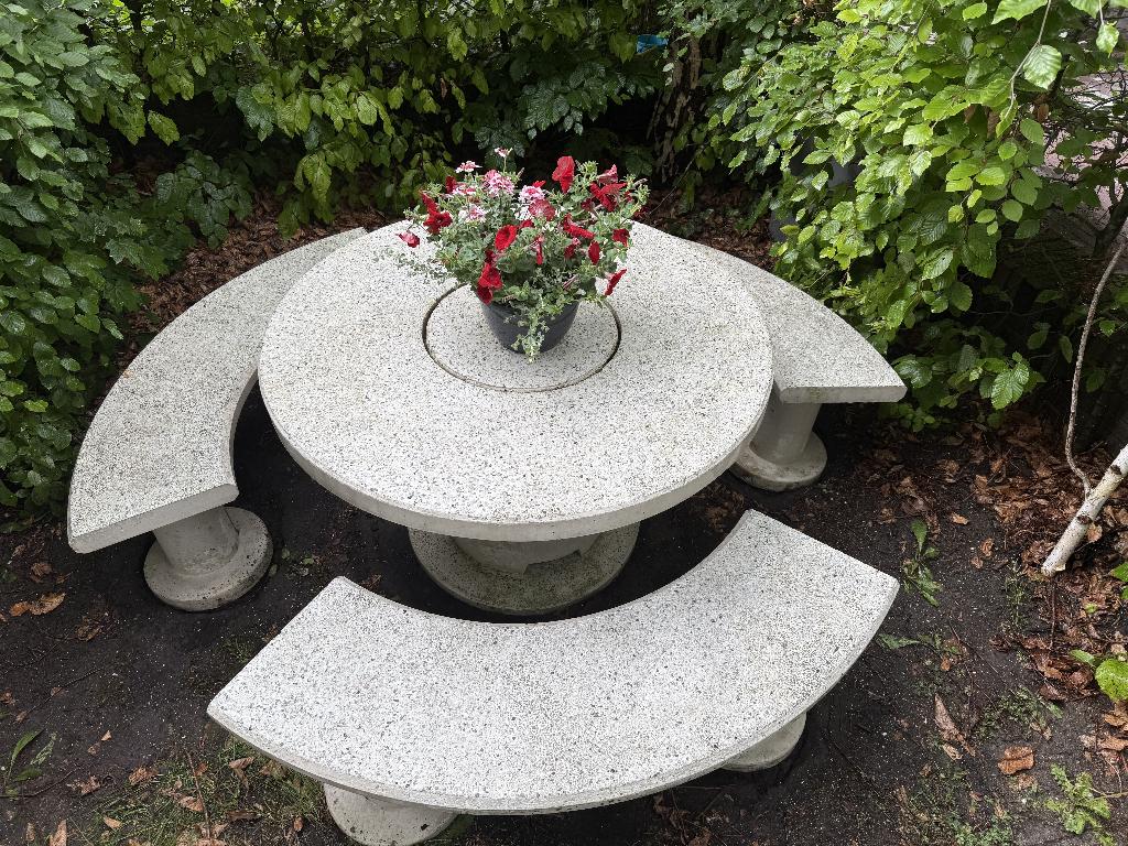Beton tuintafel ----->>> BBQ + parasol geschikt, Tuin en Terras, Tuintafels, Ophalen, Zo goed als nieuw, Rond, Overige materialen