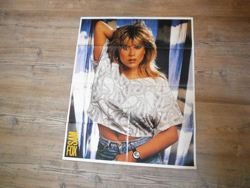 mooie xl poster jaren 80  Samantha Fox  ( blote buik), Verzamelen, Posters, Verzenden, Zo goed als nieuw, A1 t/m A3, Muziek