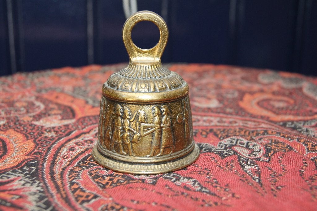 Antieke Bronzen Bel met Reliëfdecoratie, Ophalen of Verzenden, Brons