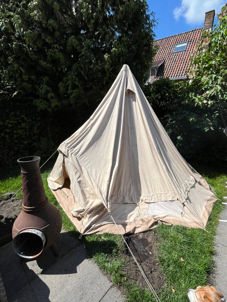 Piramide tent ruim, Caravans en Kamperen, Tenten, Ophalen, Zo goed als nieuw