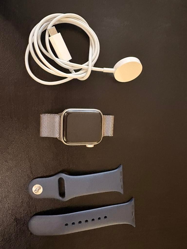 Apple watch SE 2022 - starlight aluminium, Sieraden, Tassen en Uiterlijk, Smartwatches, Ophalen of Verzenden, Zo goed als nieuw
