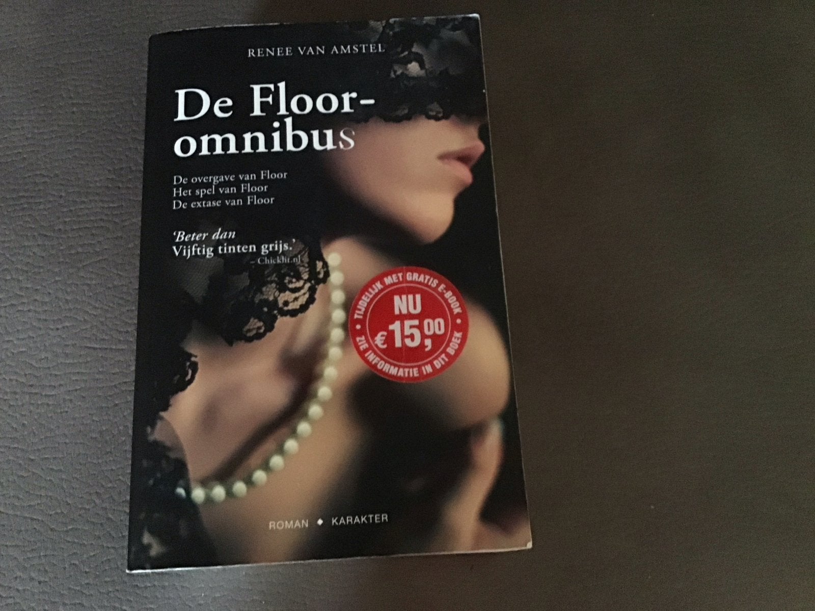 De Floor-omnibus - Renee van Amstel (Roman), Ophalen of Verzenden, Zo goed als nieuw, Nederland