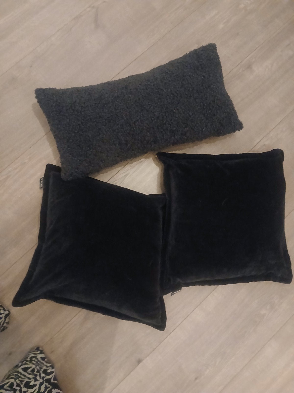 Set van 3 zwarte kussens: 2 vierkante, 1 rechthoekig, Gebruikt, Inclusief binnenkussen, Zwart, Ophalen of Verzenden