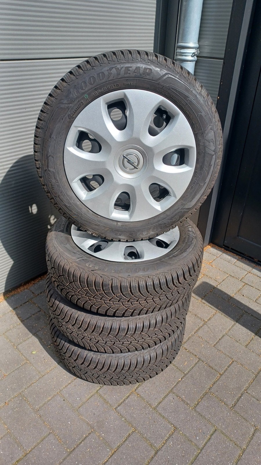 winterbanden opel corsa D adam 4x100 185 65 15 goodyear tpms, Auto-onderdelen, Ophalen, Gebruikt, 15 inch, Banden en Velgen