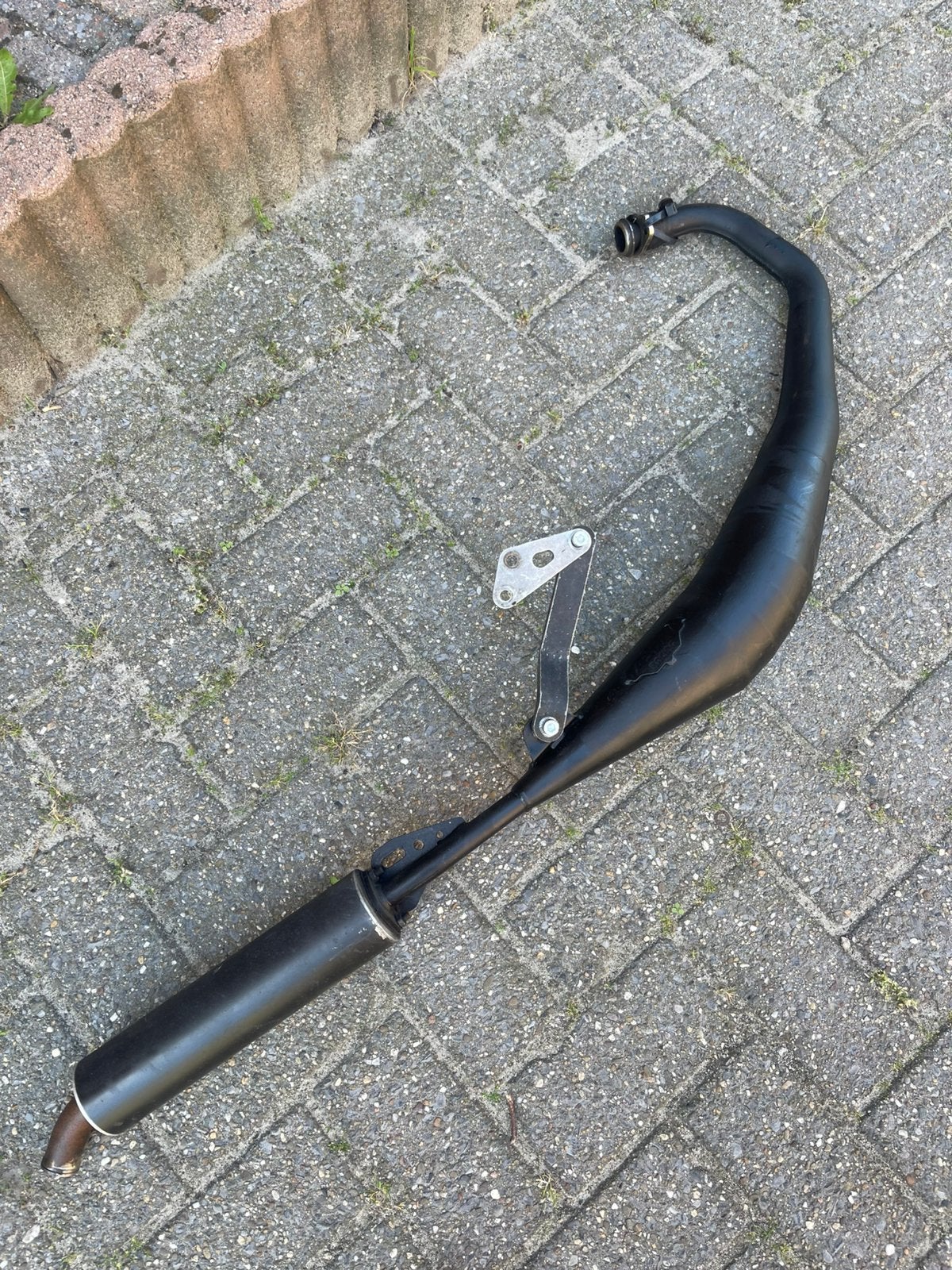 Yasuni onderlangse uitlaat 50/70 cc Derbi senda xtreme, drd, Ophalen of Verzenden, Zo goed als nieuw, Uitlaat