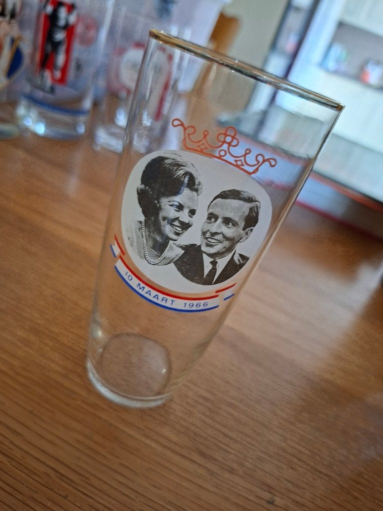 glas ter herinnering aan huwelijk Beatrix en Claus, Ophalen of Verzenden, Zo goed als nieuw, Servies