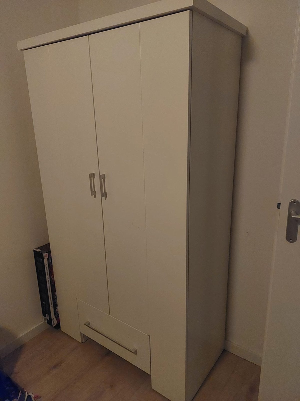 Witte kledingkast, Ophalen, Gebruikt