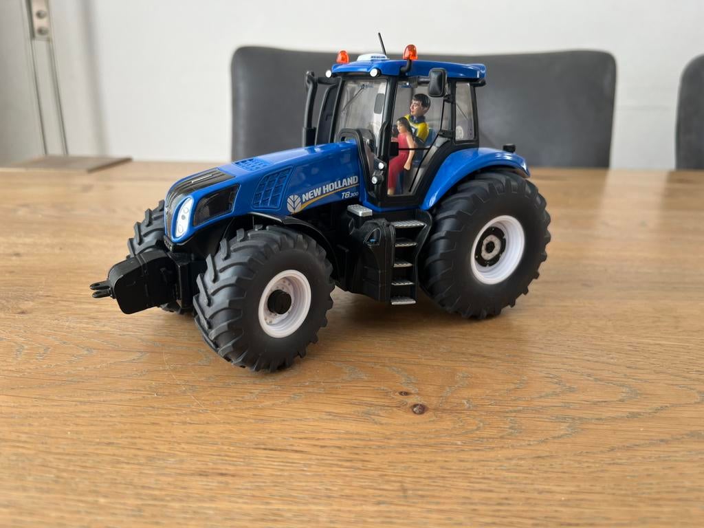 Siku New Holland T8.300 beursmodel 2011, Ophalen of Verzenden, Gebruikt, Tractor of Landbouw, SIKU