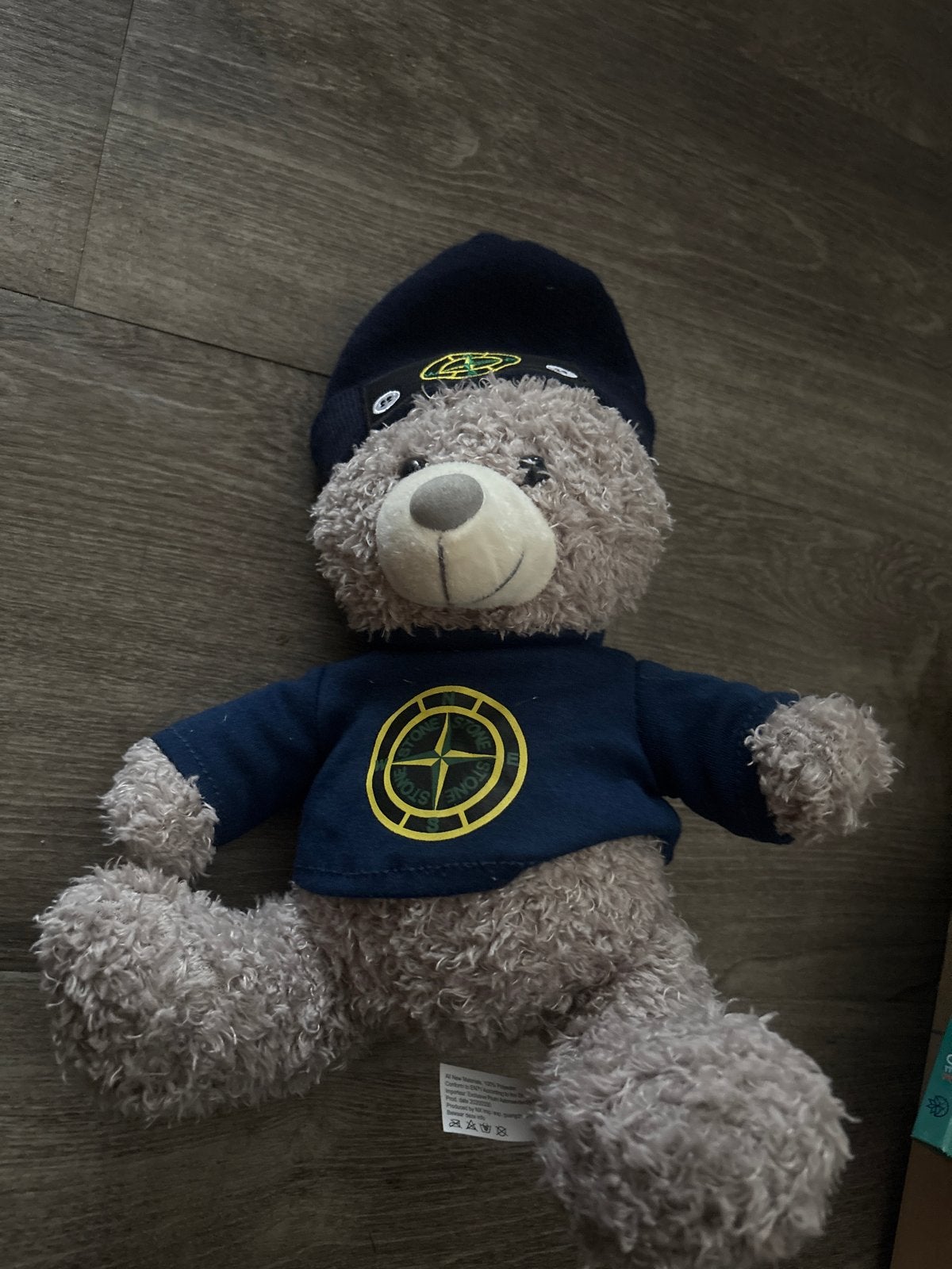 Stone Island Teddybeer met muts en trui - Zo goed als nieuw, Overige merken, Beer, Grijs, Ophalen of Verzenden