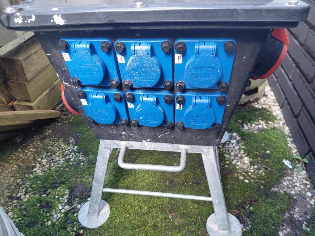 TE KOOP 2 ZWERFKASTEN / VERDEELKASTEN, Doe-het-zelf en Verbouw, Ophalen, Overige typen