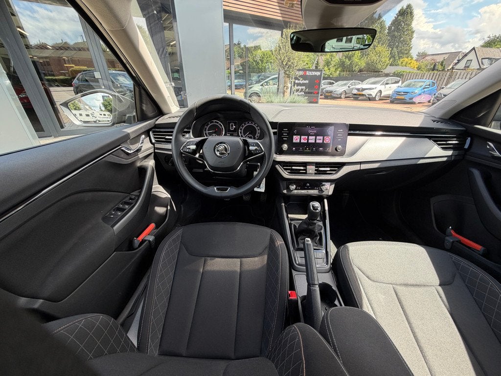Skoda Scala 1.0 TSI 110pk Greentech Active (bj 2023), Auto's, Skoda, Scala, Gebruikt, 610 kg, Parkeersensor