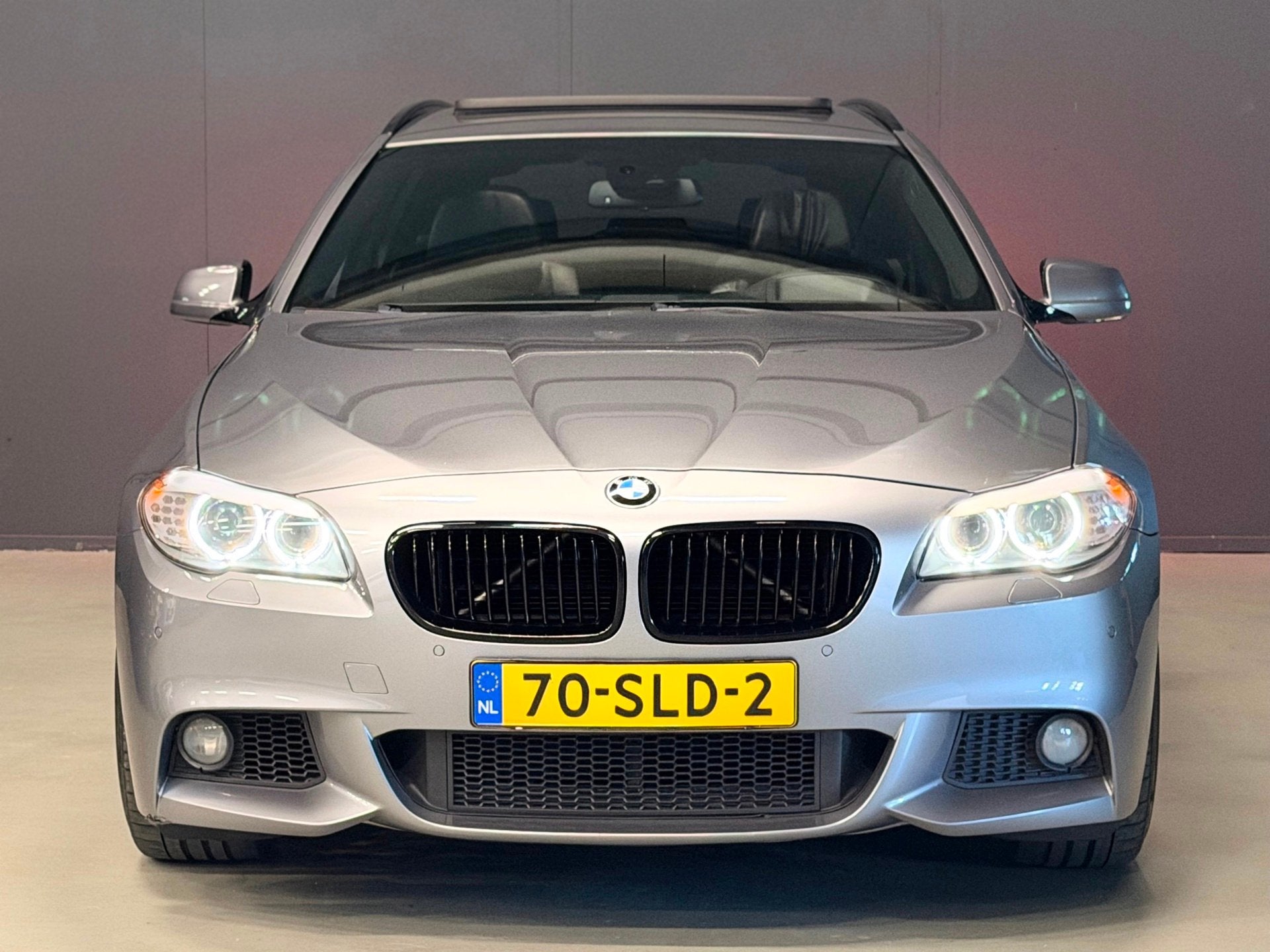 BMW 5-serie Touring 520i High Executive M-PAKKET PANO/MEMORY, Achterwielaandrijving, Gebruikt, Zwart, 4 cilinders