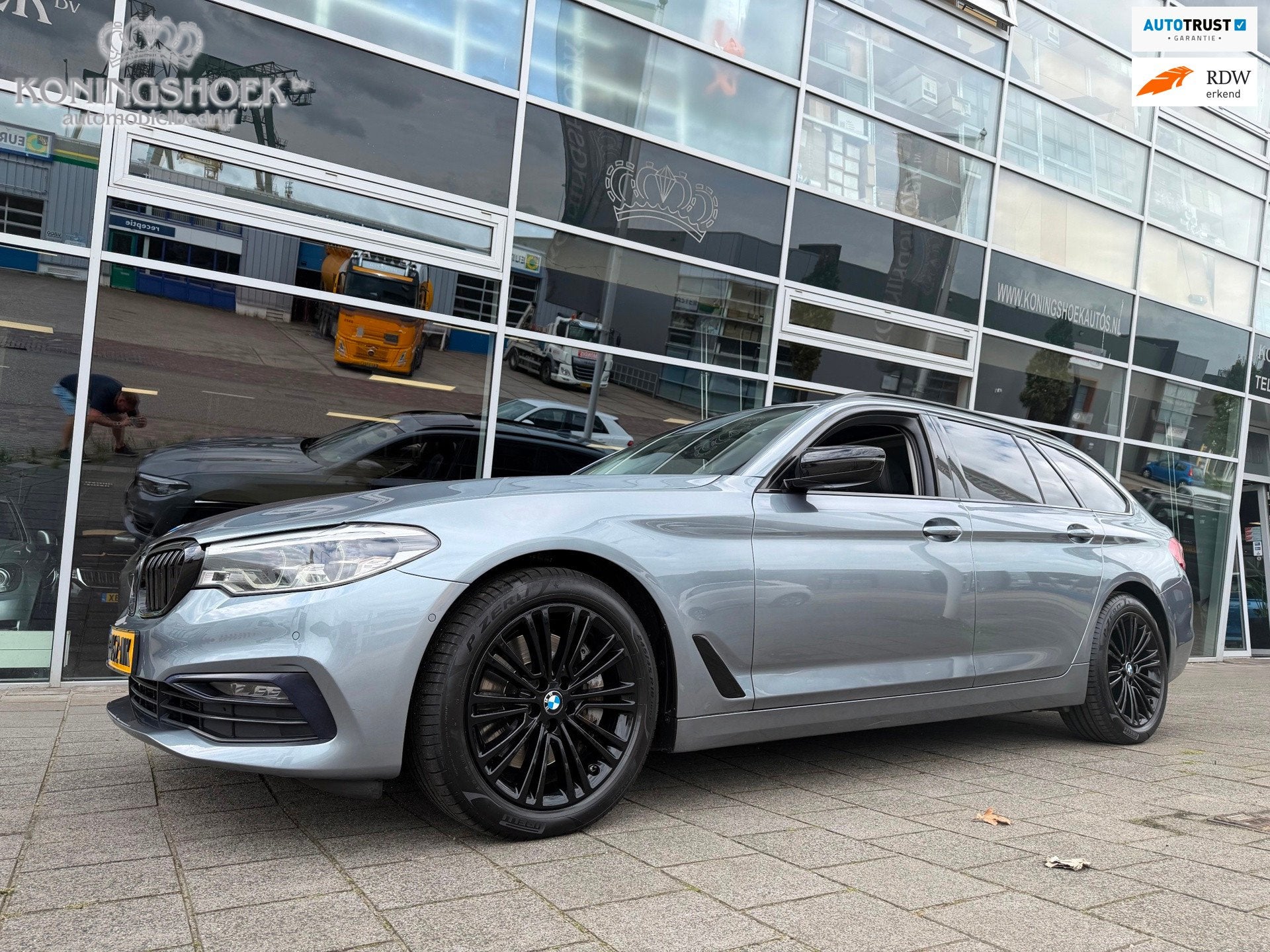 BMW 5-serie Touring 540i xDrive High Executive, Auto's, Dealer onderhouden, Gebruikt, 2000 kg, 340 pk