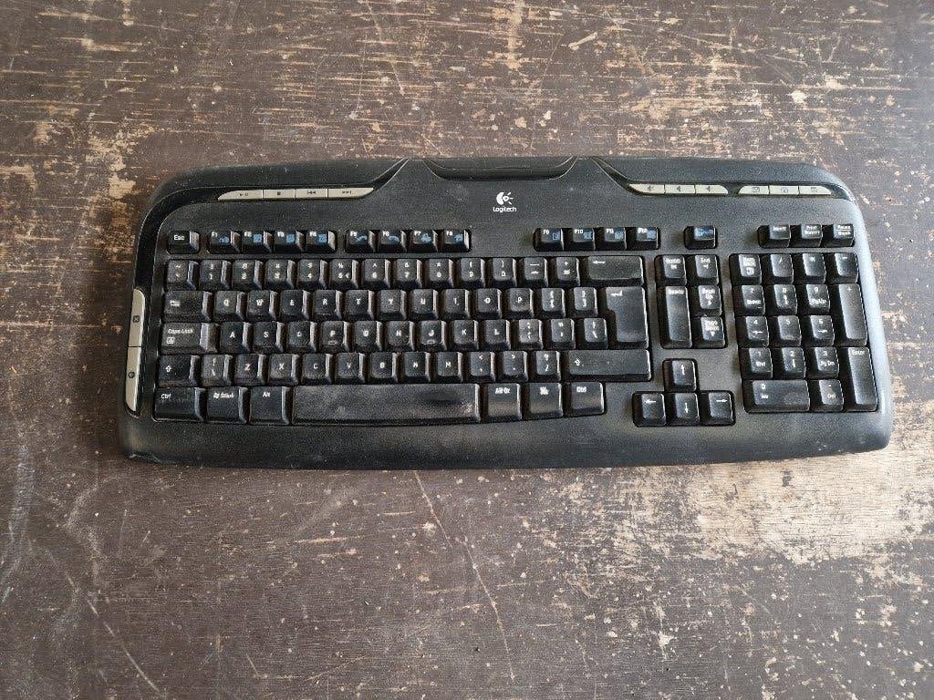 Logitech cordless toetsenbord model Y-RR71, Computers en Software, Gebruikt, Logitech, Ophalen of Verzenden, Draadloos