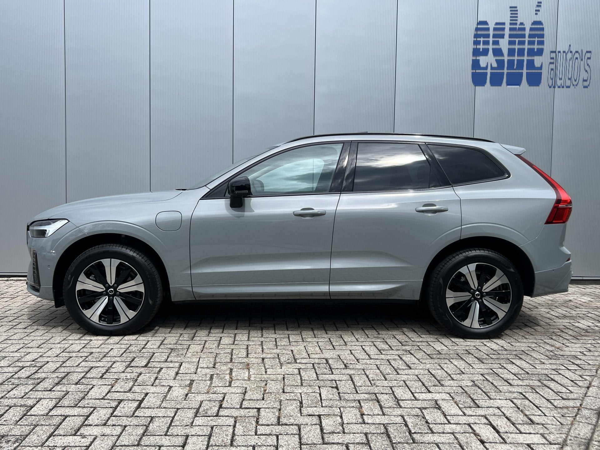Volvo XC60 2.0 T6 350 Pk AWD Plus Dark Navigatie Panoramdak, Automaat, Adaptive Cruise Control, Gebruikt, Zwart