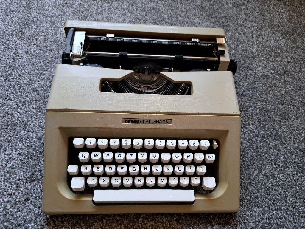 Olivetti Lettera 25  Typemachine  te koop, Diversen, Typemachines, Ophalen, Gebruikt