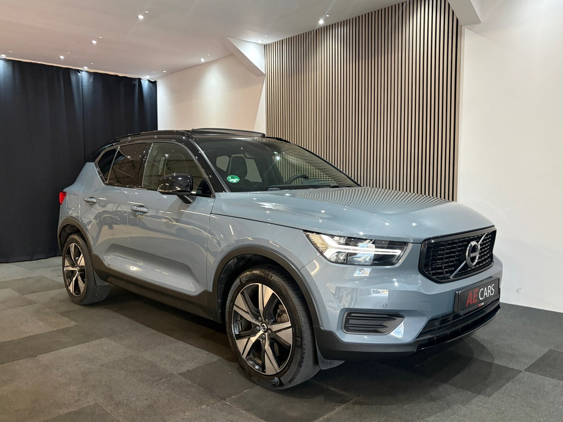 Volvo XC40 1.5 T4 Recharge R-Design 211pk Pano Leer H/K Came, Auto's, Dealer onderhouden, Bedrijf, Hybride Elektrisch/Benzine