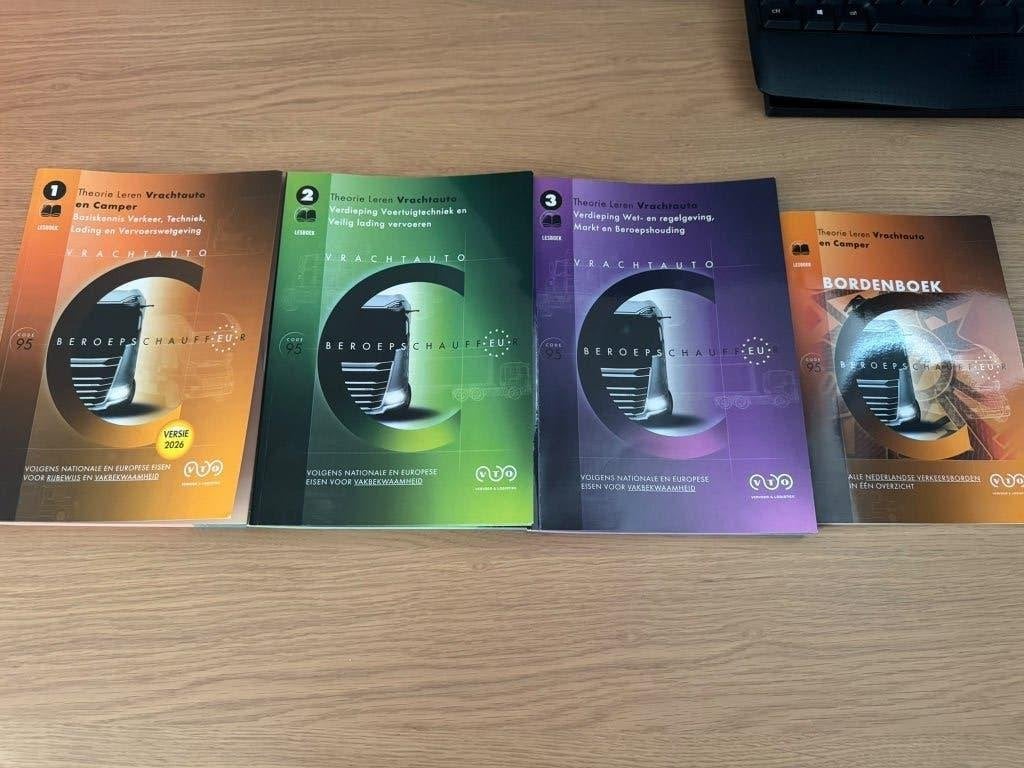 Vrachtauto theorieboeken 2026 C/C1 + Code 95, Ophalen of Verzenden, Beta, Zo goed als nieuw, Niet van toepassing